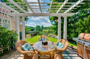 Mountain Views Beautiful Nestlenook Farm Home!